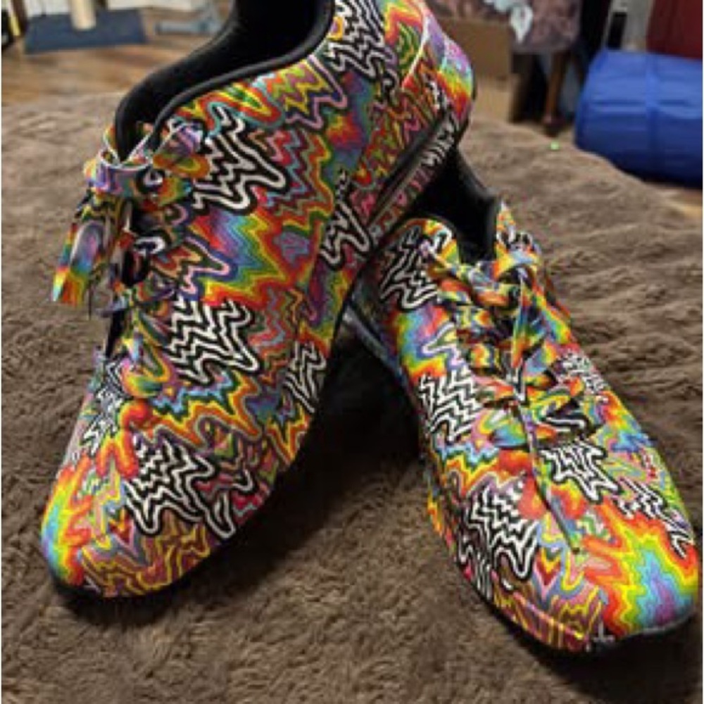 Jen Uno - Men’s Drip Print Skechers